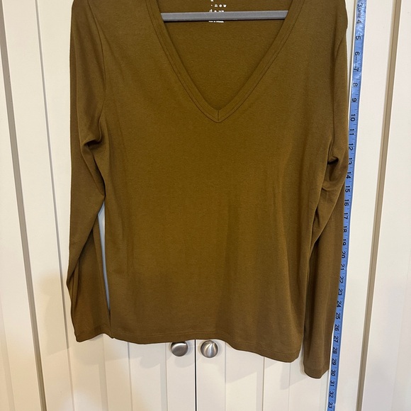 Long sleeve V neck T shirt - Picture 2 of 3